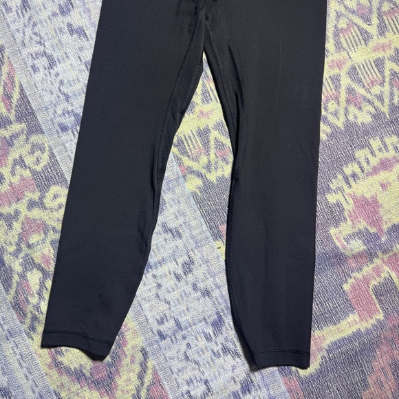 Like New! Lululemon Black Leggings Sz 6 - Picture 3 of 7